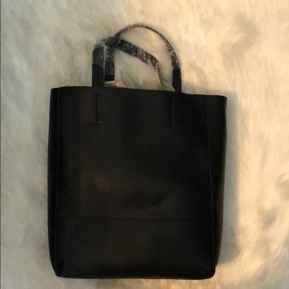 Black crossbody Urban Outfitters tote.